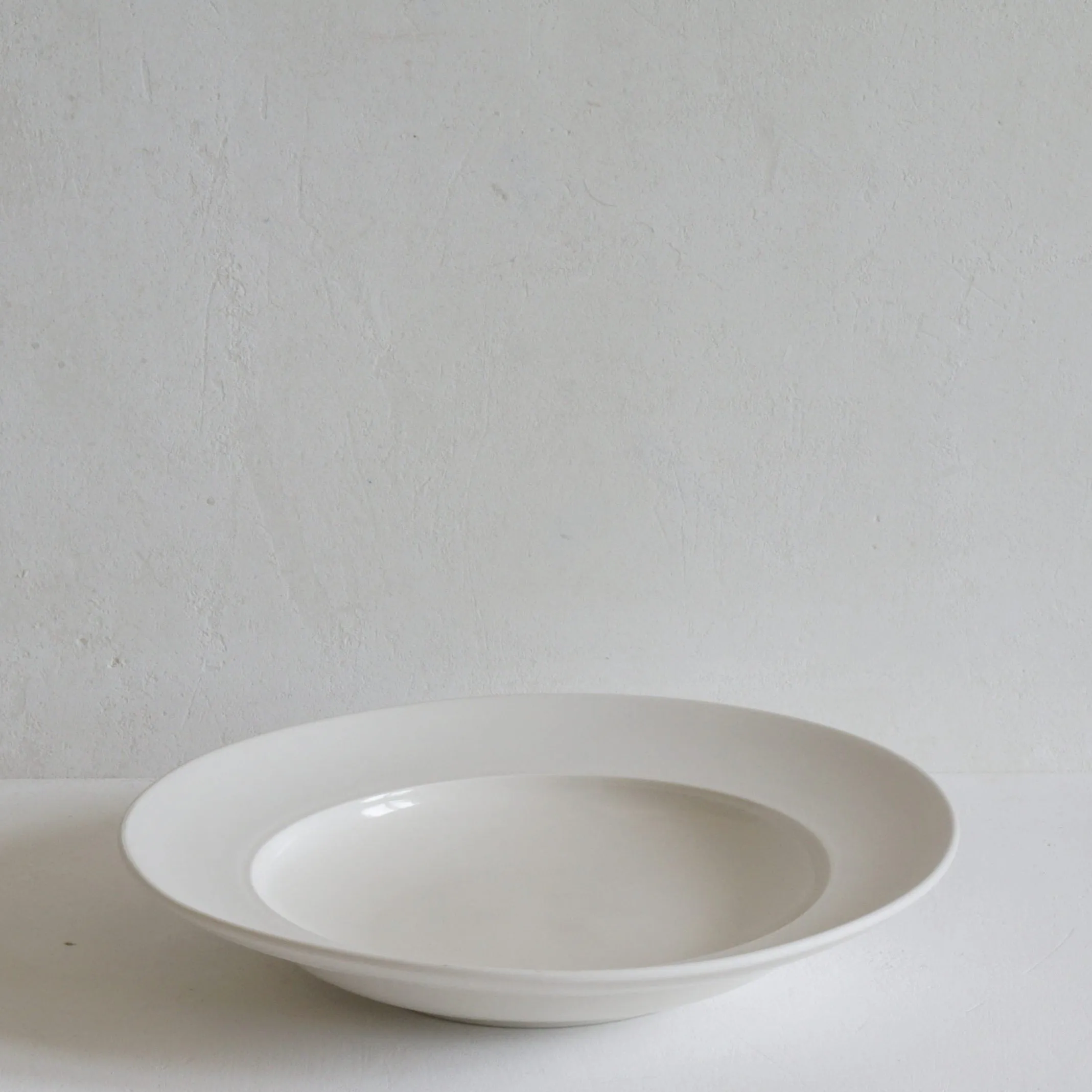 Shallow Bowl (Unglazed Border) - Classical Porcelain