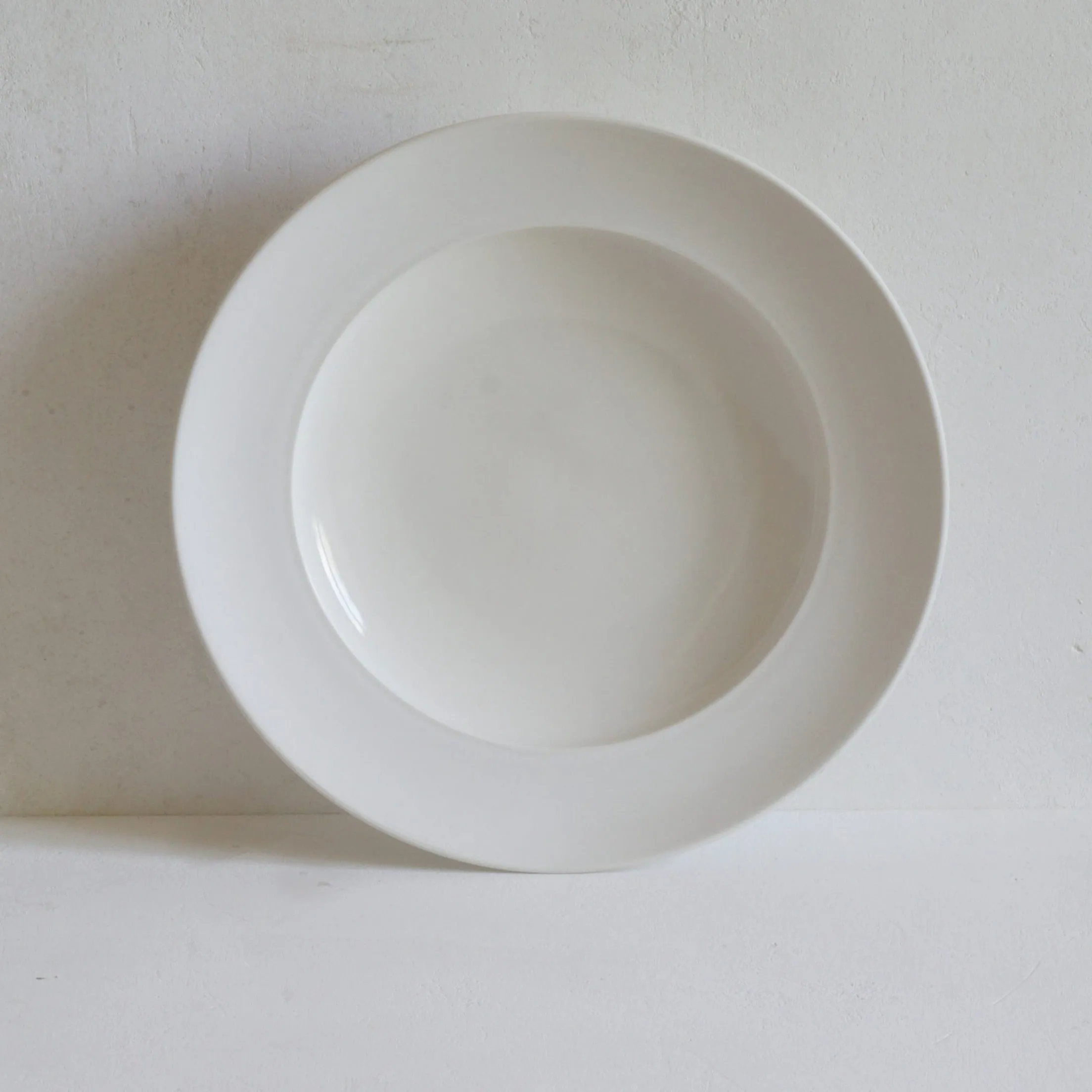 Shallow Bowl (Unglazed Border) - Classical Porcelain